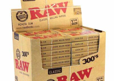 RAW Classic 300 - 1¼ | Caja de 40 Librillos de Papel de Fumar Natural